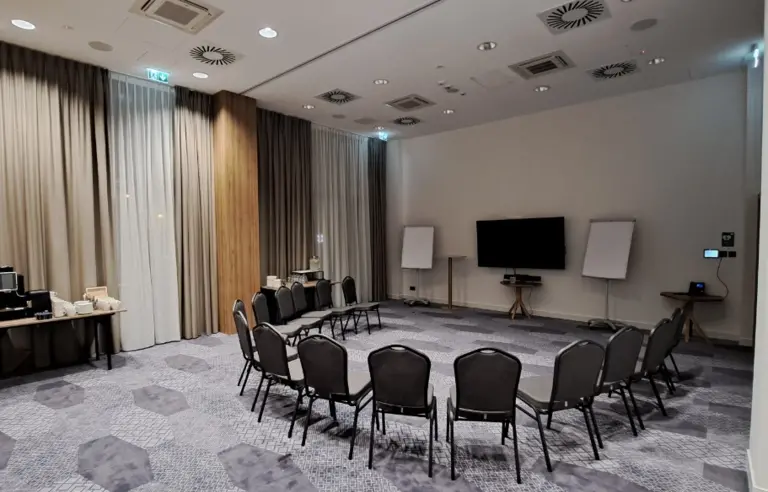 Hampton by Hilton Poznań Swarzędz - photo 1