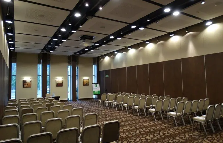 Holiday Inn Resort Warszawa Józefów - photo 1