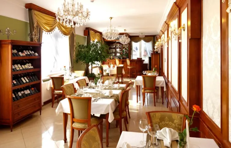 Hotel Korona Sandomierz - photo 1