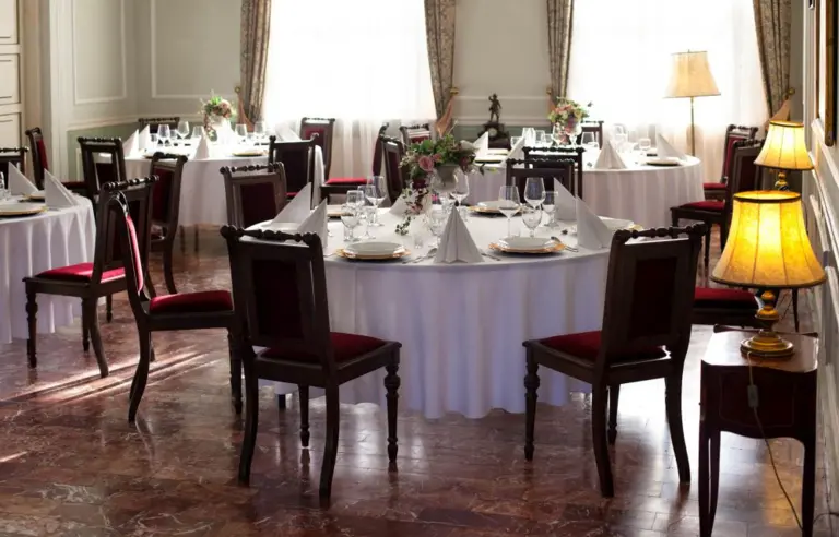 Pałac Sieniawa - zdjęcie 1