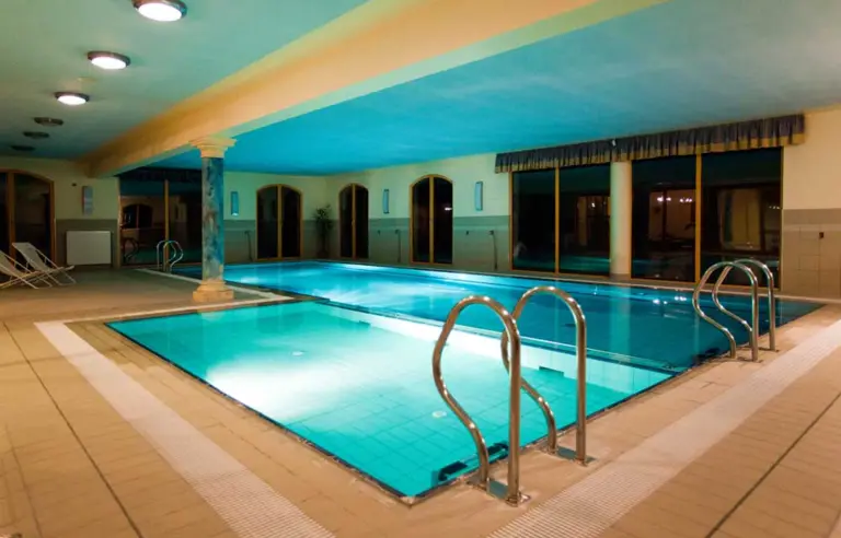 Palac Maciejewo basen