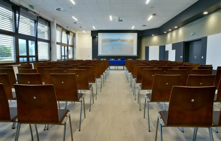 Sala F2 konferencyjnie