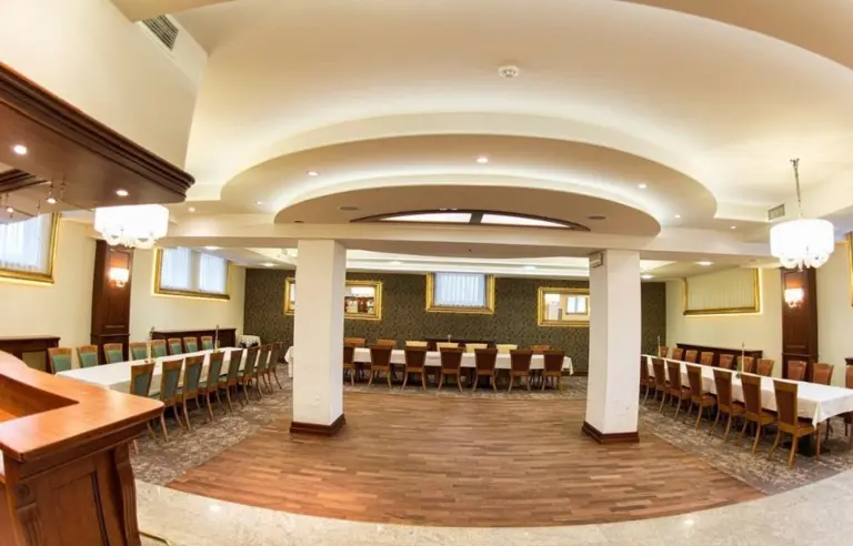 Hotel Restauracja Karczówka - photo 1