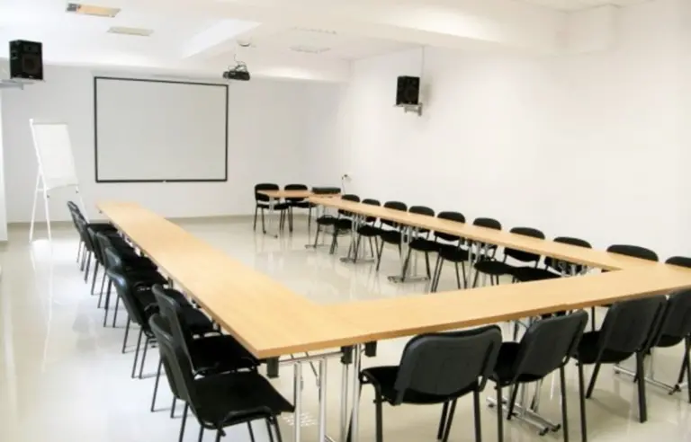 Lloyd Woodley English Language Centre - zdjęcie 1