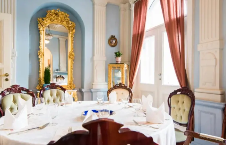 Zespół Pałacowo-Parkowy w Ostromecku salonik