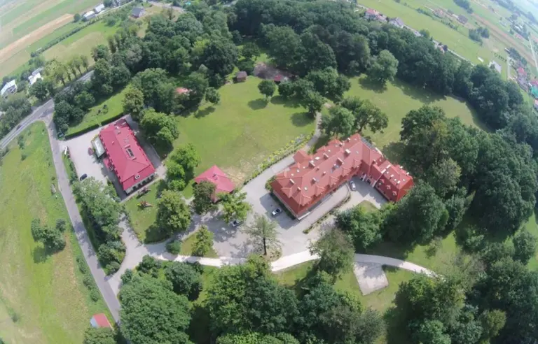 Dwór Ostoia w Klimkówce - zdjęcie 1