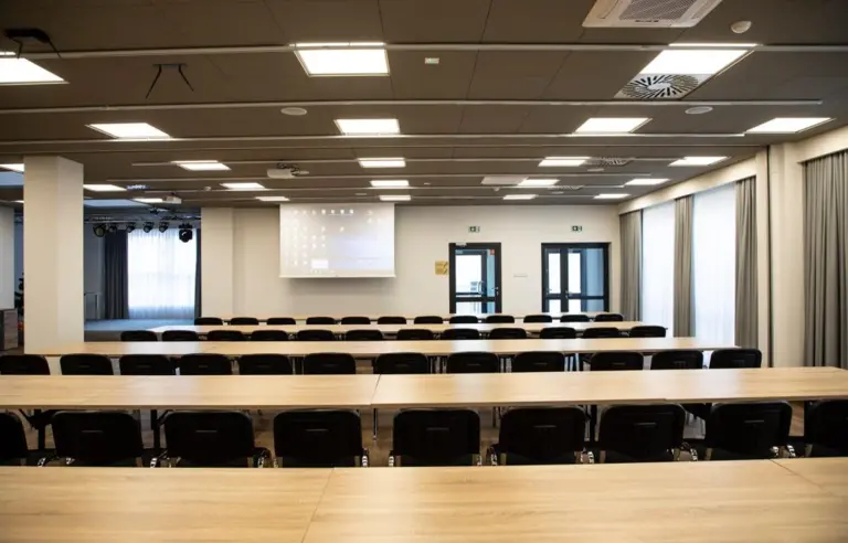 Hut-Pus Sale konferencyjne