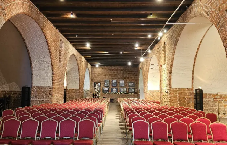 Ustawienie teatralne do 300 osób