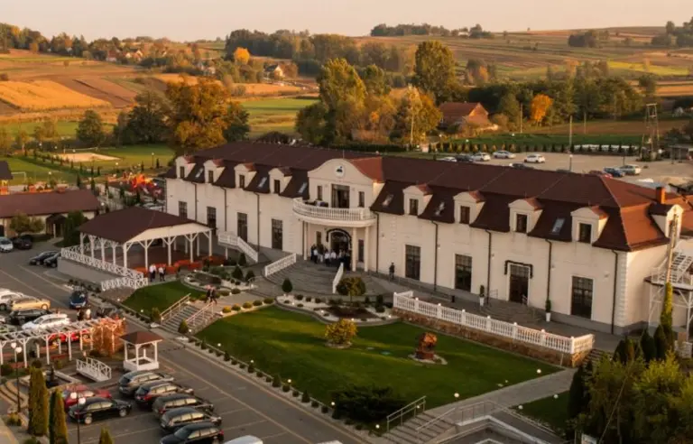 Hotel Nad Stawem Rosiejow