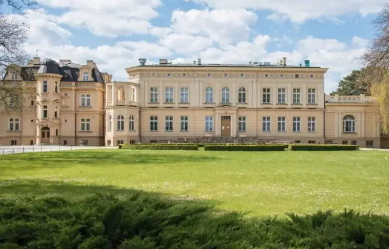 Zespol Palacowo-Parkowy w Ostromecku