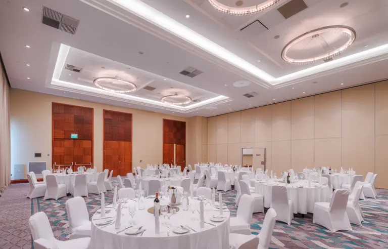 Hilton Warsaw City (dawniej Hilton Warsaw Hotel & Convention Centre) - zdjęcie 1