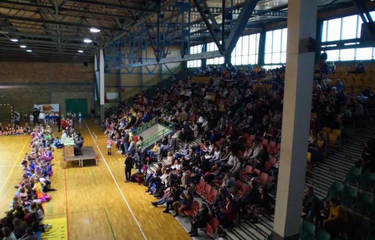 Hala Widowiskowo-Sportowa OSiR w Legnicy widownia