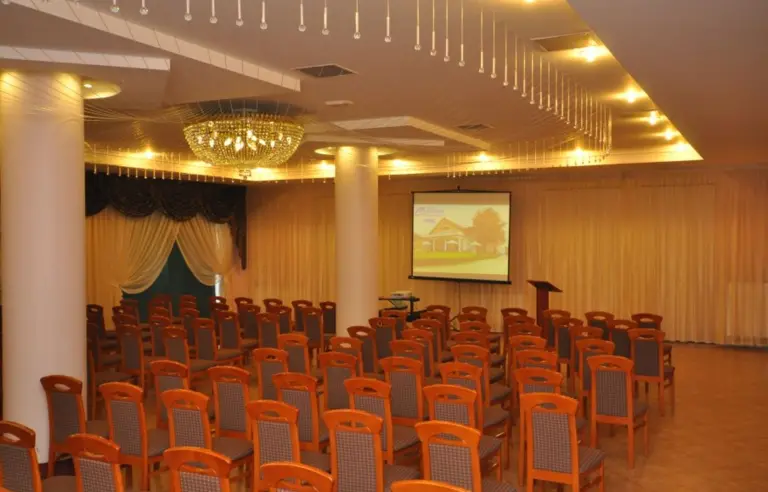 Chabrowy Domek Teresin sala kolumnowa