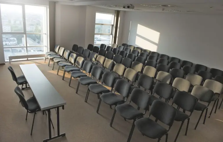 Sale Omega Poznan sala konferencyjna Wuchta