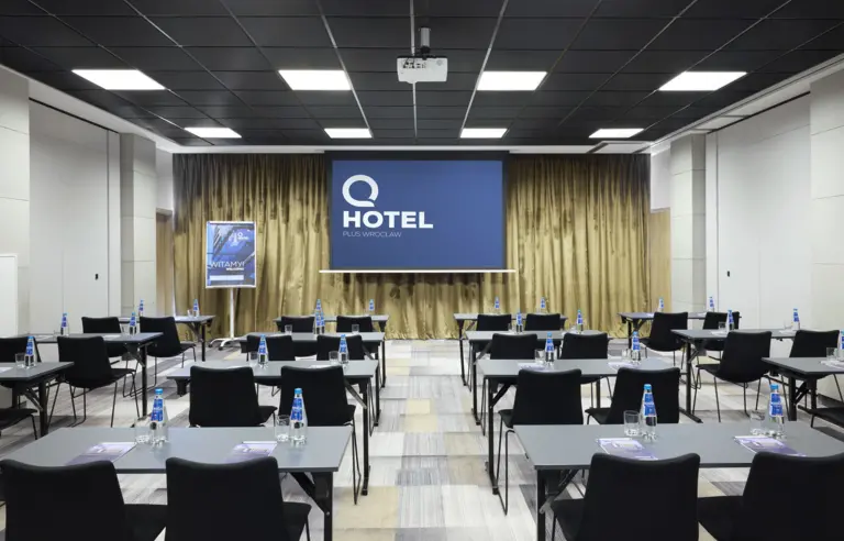 Q Hotel Plus Wrocław - zdjęcie 1