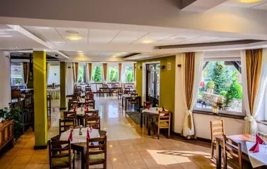 RESTAURACJA/SALA KONFERENCYJNA