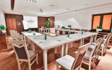 Sala konferencyjna - ustawienie podkowa