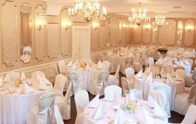 Sala Żółta: ustawienie bankietowe