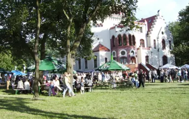 Zamek von Trescov Strykowo otoczenie