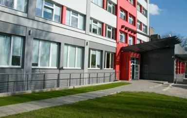 Molo fronet z lewej strony