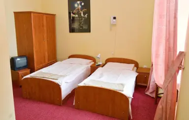 Centrum Usług Hotelowo-Turystycznych ZAMEK Otmuchów - zdjęcie 4