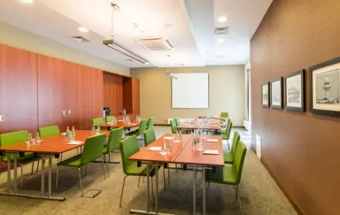 Hampton by Hilton Warsaw Airport - zdjęcie 2