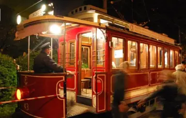 Zabytkowe i współczesne wagony tramwajowe wynajmowane przez Tramwaje Warszawskie - zdjęcie 3