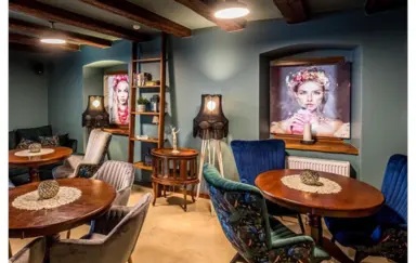 Nowa Prowansja Chrośnica - sala kominkowa