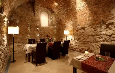 Sala z filarem
