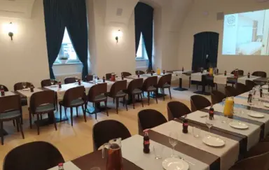 Sala wielofunkcyjna ustawienie bankietowe