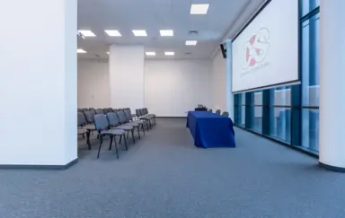 Sala konferencyjna A - ustawienie kinowe