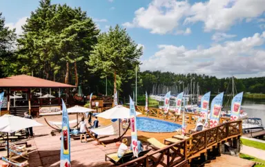 Basen na terenie Hotelu