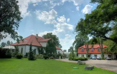 Dwór Giemzów - zdjęcie 2