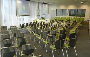 Centrum Konferencyjno-Szkoleniowe - 2 połączone sale w układzie teatralnym