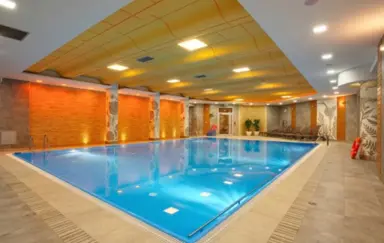 Hotel Perła Bieszczadów w Czarnej - basen kryty z jacuzzi