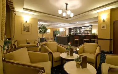 kącik wypoczynkowy przy barze