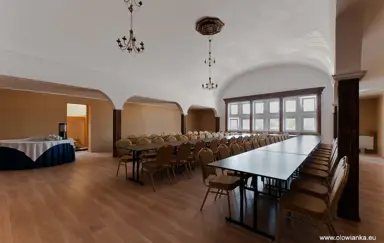 Duża sala konferencyjna - ustawienie w podkowę