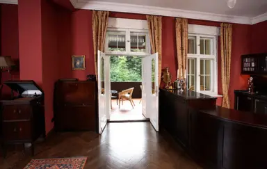 Połączenie sali z tarasem i barem