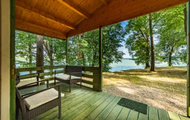 Domek z widokiem na jezioro