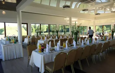 Pensjonat i Restauracja Bobrowy Dwór Szelków sala bankietowa