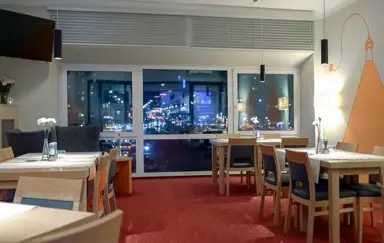 upstairs bar & bistro