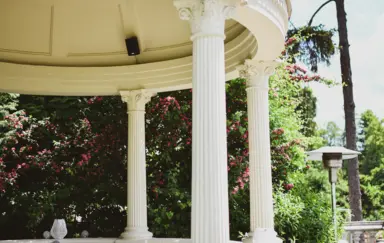 Romantyczna kopuła nad jeziorem Czos