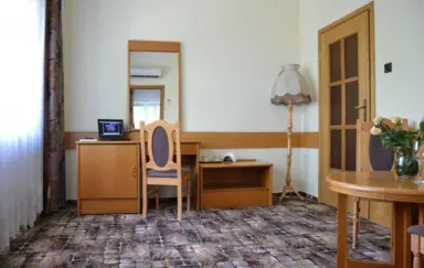 Karat Warszawa pokój