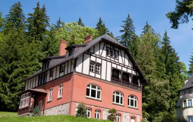 Sąsiadująca z Villą Pepitą Villa Titina