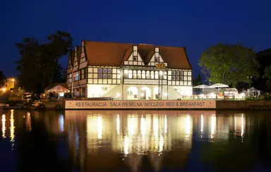 Hotel "Ołowianka.eu" nocą