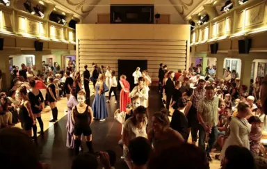 Kutnowski Dom Kultury - Centrum Teatru Muzyki i Tańca Kutno sala konferencyjno widowiskowa