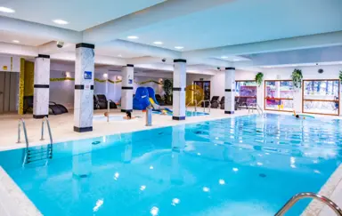 Hotel Robert's Port Lake Resort & SPA basen rekreacyjny, sauny (sucha, parowa, infrared), jacuzzii, brodzik i pokój relaksu z rozgwieżdżonym niebem - strefa Wellness
