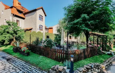 Amadeus Apartments & Restaurant