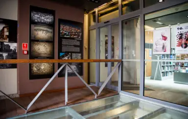 historyczna architektura tuż przy wejściu