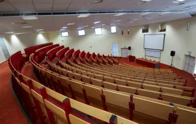 Wyzsza Szkola Administracji Publicznej w Ostrolece sala konferencyjna